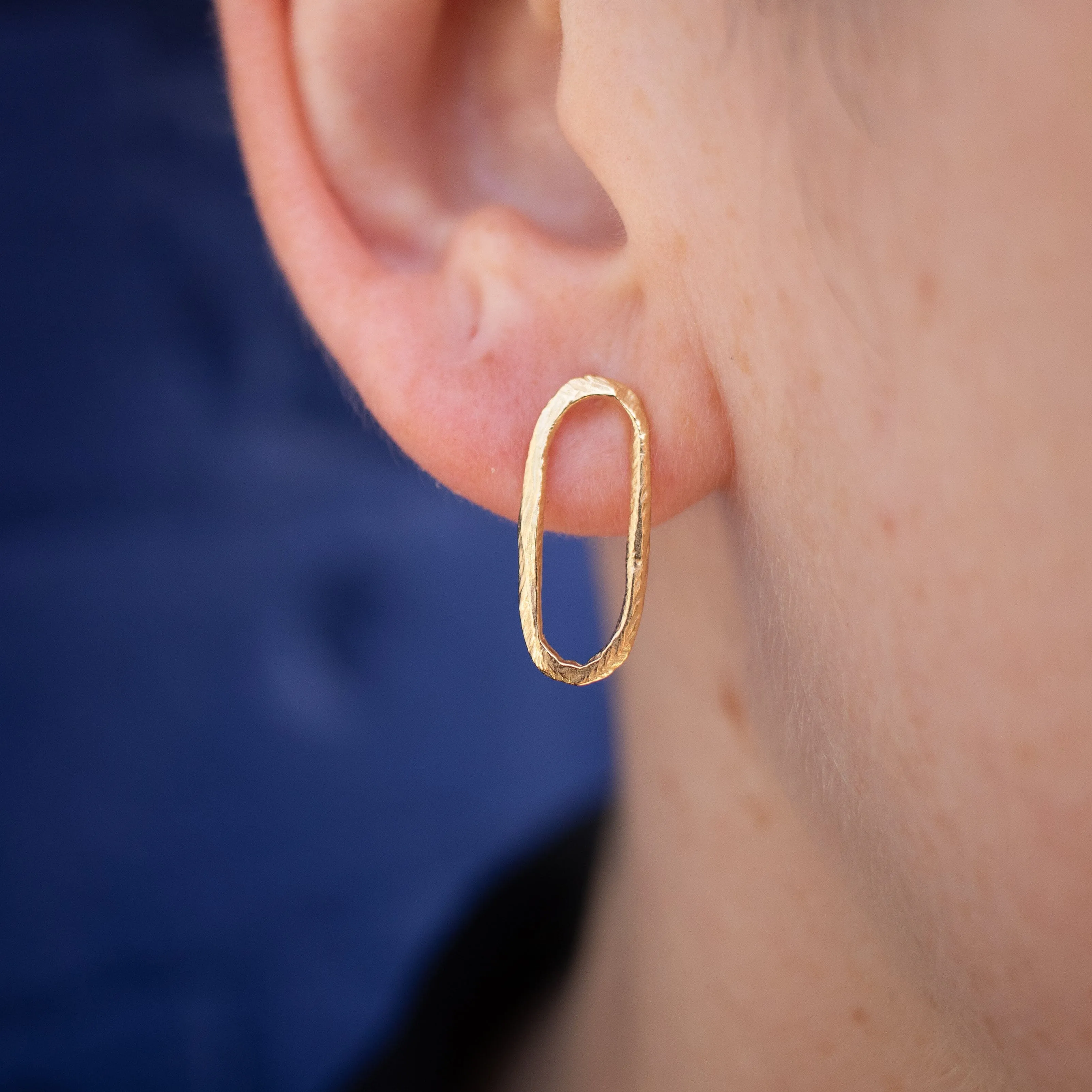 18K Carved Large Paperclip Studs