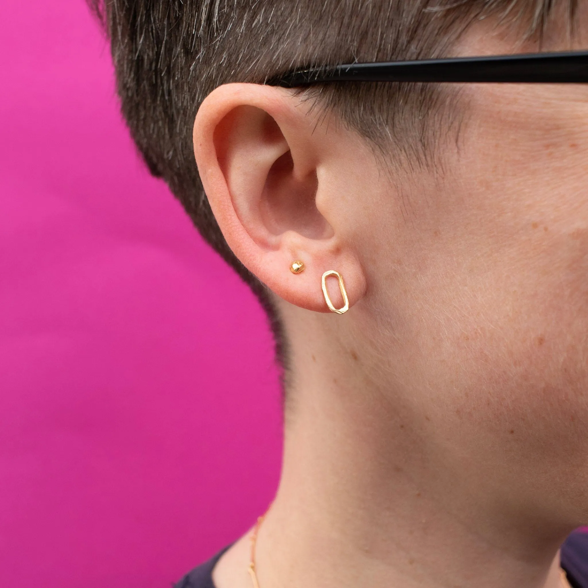 18K Carved Small Paperclip Studs