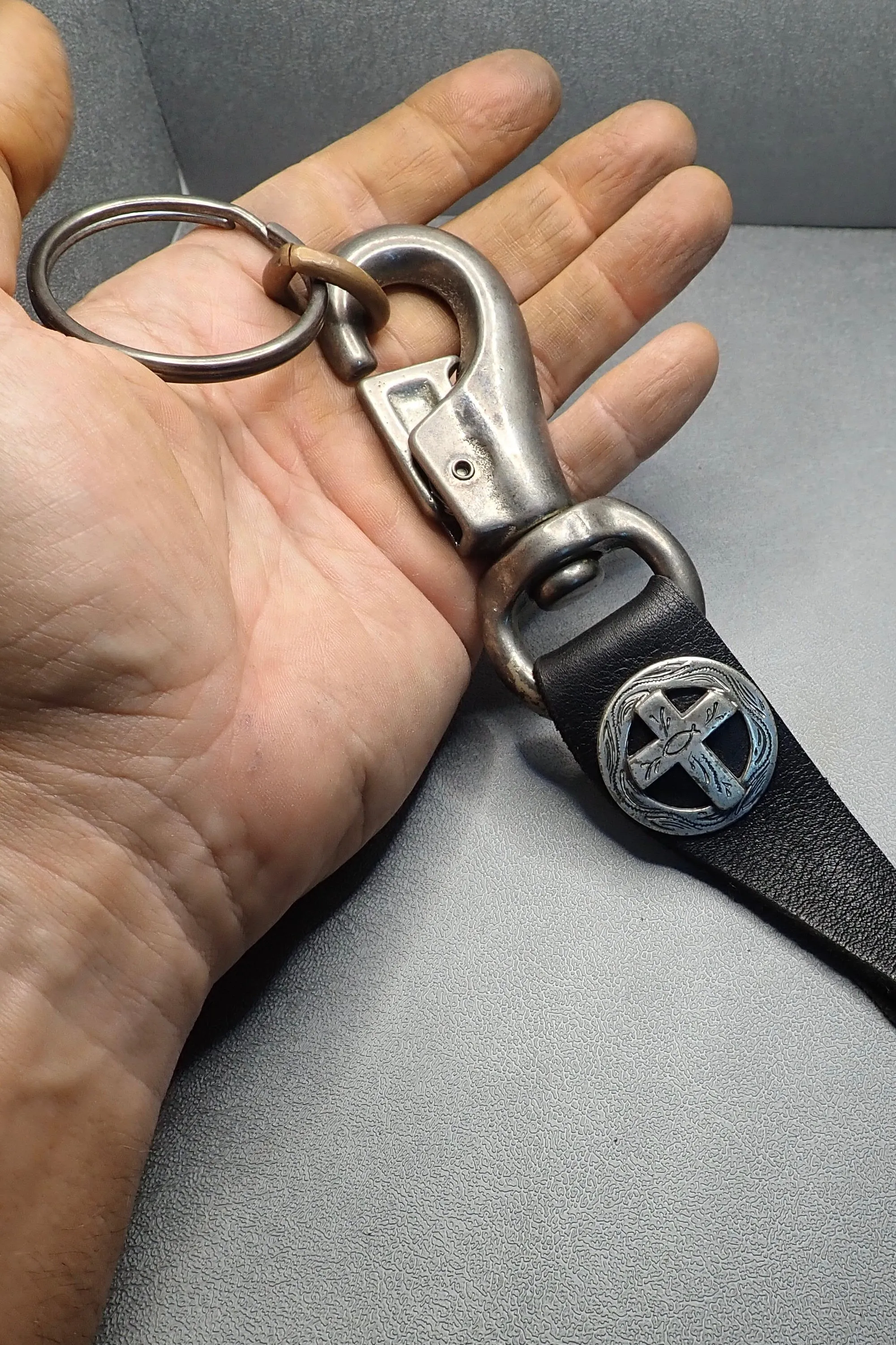 OVERSIZE HOOK KEYCHAIN - one made