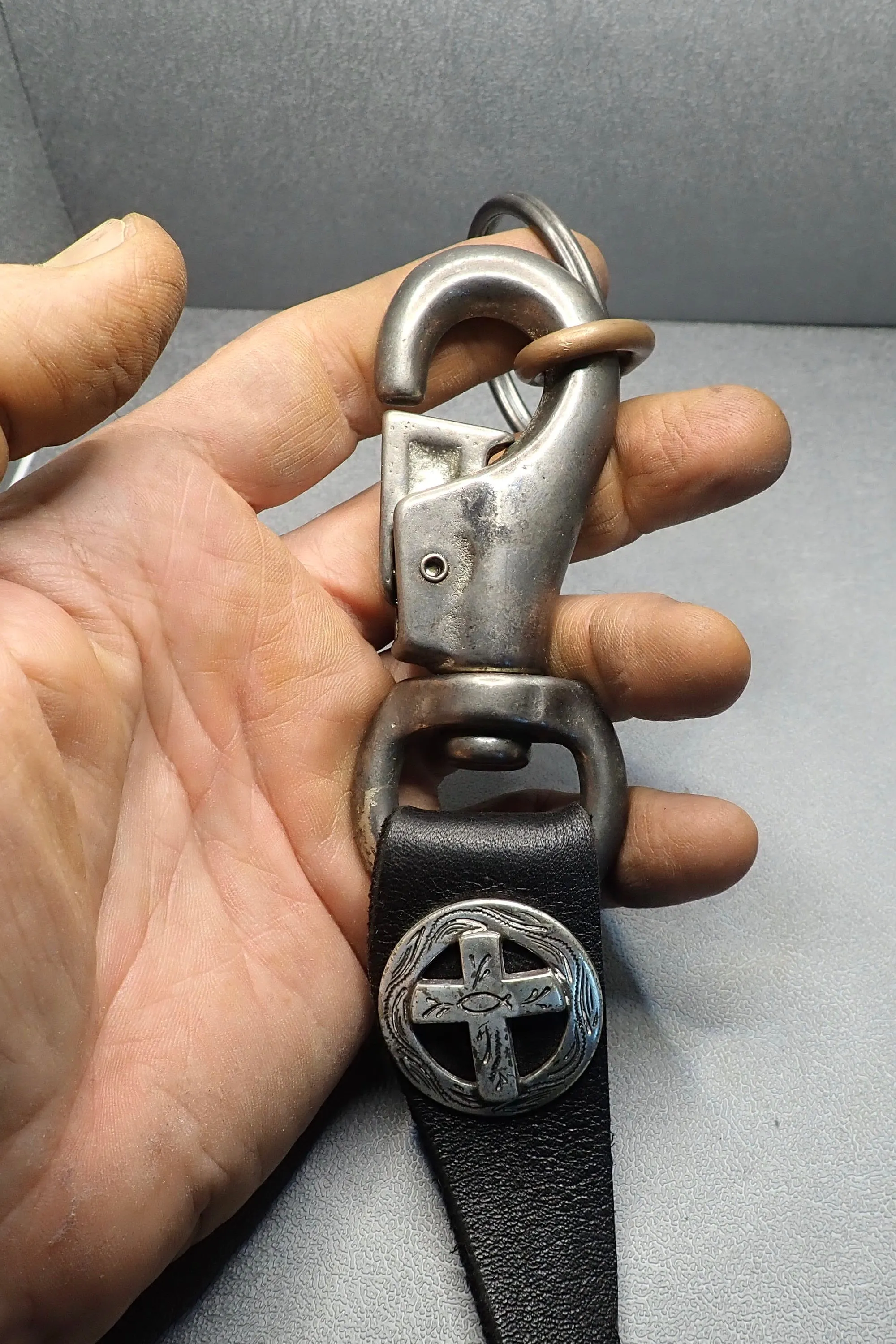 OVERSIZE HOOK KEYCHAIN - one made