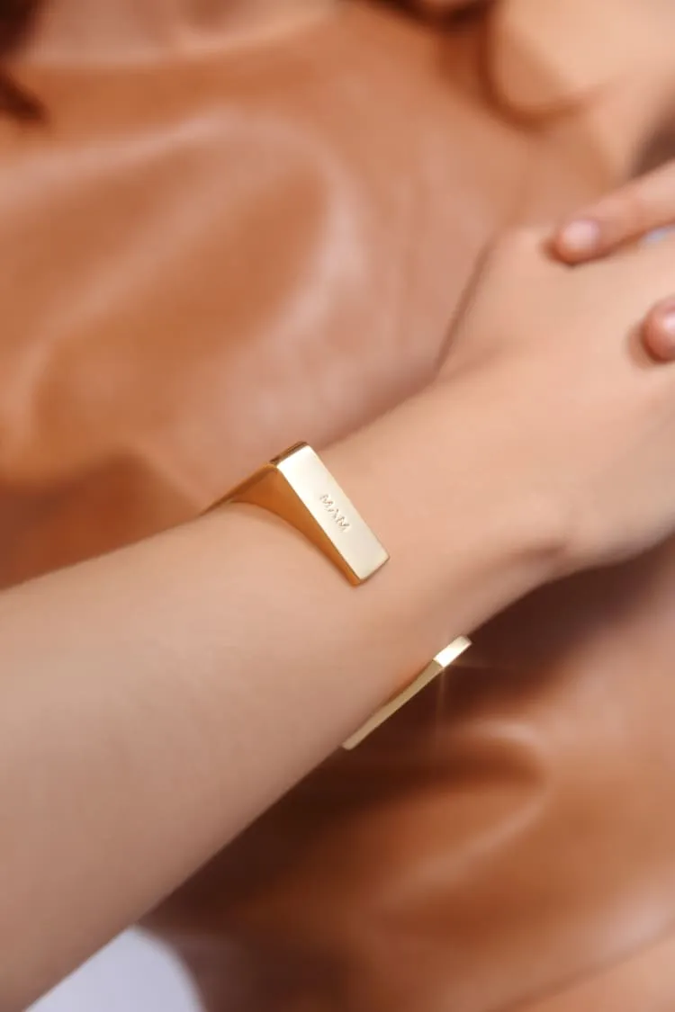 Square bracelet in gold