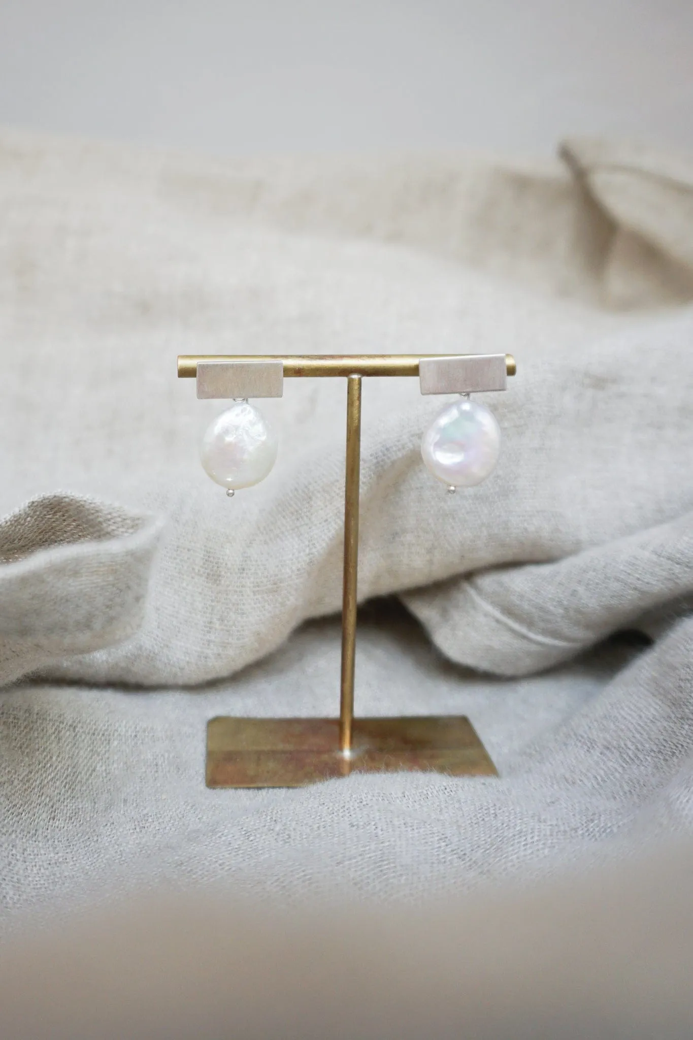 T Pearl Earrings - Silver