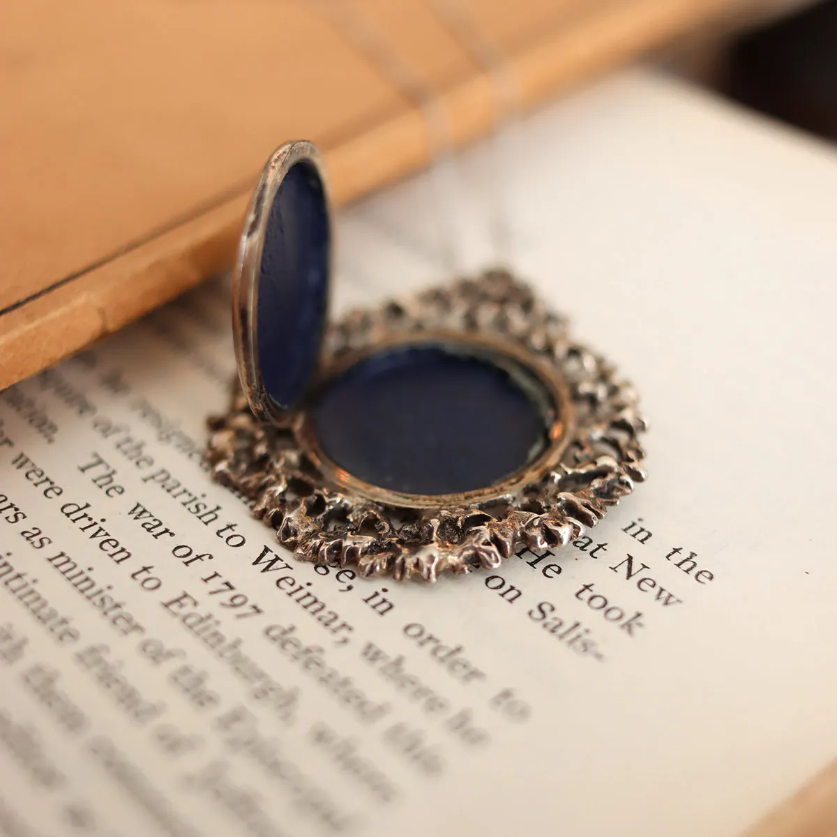 Vintage | Ornate A Locket Necklace